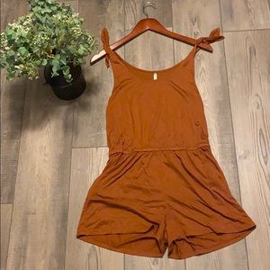 *3 for $35* NWOT- Burnt orange romper with pockets